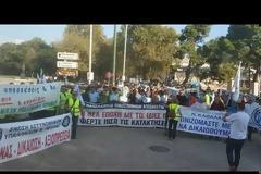 Η Νοτοπούλου δεν παρέλαβε ψήφισμα-διαμαρτυρία των ενστόλων -Φώναξαν «όχι» στις περικοπές [εικόνες & βίντεο]