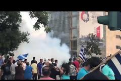 «Γυαλιά - καρφιά» τα έκαναν κουκουλοφόροι στη Θεσσαλονίκη – Προσαγωγές και τραυματίες [Εικόνες-Βίντεο]