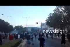 ΔΕΘ: Μέσα αποθέωση, έξω “πόλεμος”! Άγρια επεισόδια με ακροδεξιούς στο κέντρο της Θεσσαλονίκης – video
