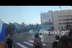 ΔΕΘ: Μέσα αποθέωση, έξω “πόλεμος”! Άγρια επεισόδια με ακροδεξιούς στο κέντρο της Θεσσαλονίκης – video