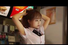 Ουρές πελατών για μια…σερβιτόρα! Δείτε γιατί και θα γουρλώσετε τα μάτια… [photos - video]