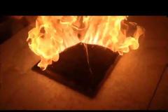 Τι θα συμβεί αν ανάψετε μια πυραμίδα από 5.000 σπίρτα; [video]