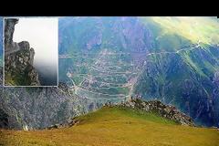 Δείτε τον πιο επικίνδυνο δρόμο του κόσμου! [photos+video]