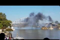 Η γέφυρα που δεν κατεδαφιζόταν με τίποτε [video]