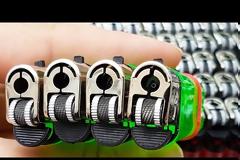 Δείτε τι θα γίνει αν πετάξουμε 500 αναπτήρες σε μια φωτιά