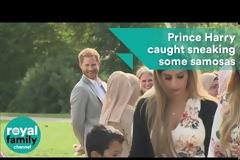 Ξεκαρδιστικό βίντεο: Ο πρίγκιπας Χάρι «κλέβει» φαγητό από μπουφέ!