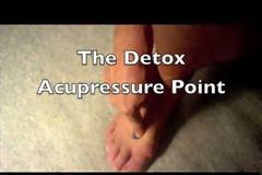 Πιέστε αυτό το σημείο στο πόδι σας πριν πέσετε για ύπνο! [video]