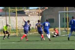 Απίστευτο γκολ με σκόρερ τον...διαιτητή!