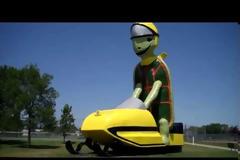 Tommy the Turtle: Η πιο ψηλή… χελώνα του κόσμου! [video]