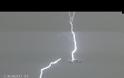 Απίστευτο βίντεο: Κεραυνός χτυπά Boeing 777 στον αέρα... [video]