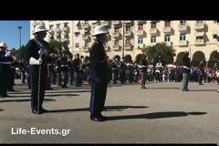 ΒΙΝΤΕΟ & ΦΩΤΟ: Οι τρεις μπάντες των Ενόπλων Δυνάμεων παίζουν το Μακεδονία Ξακουστή στη Θεσσαλονίκη και καταχειροκροτούνται