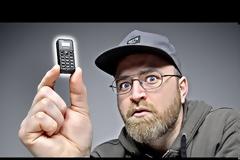 Το πιο μικροσκοπικό κινητό στον κόσμο!