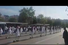 Παρέλαση Θεσσαλονίκης: Έκλεψε τις εντυπώσεις το τάγμα Ευζώνων (BINTEO)