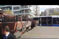 «Σείστηκε» η παραλιακή λεωφόρος της Θεσσαλονίκης από τα άρματα μάχης (ΦΩΤΟ - BINTEO)