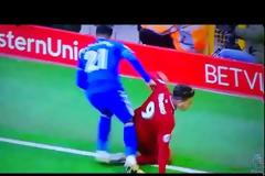 Ο Φιρμίνιο αν και πεσμένος...μαγεύει