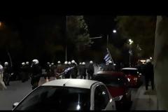 Ένταση στη Θεσσαλονίκη στην πορεία για τον Κωνσταντίνο Κατσίφα (ΒΙΝΤΕΟ)