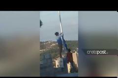 Περίεργο περιστατικό στην Κρήτη: Γάλλοι φοιτητές -και όχι Αλβανοί- κατέβασαν τη σημαία στις Δαφνές!