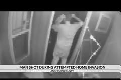 ΗΠΑ: Γυναίκα πυροβόλησε και τραυμάτισε τον εισβολέα στο σπίτι της και δεν συνελήφθη (ΒΙΝΤΕΟ)
