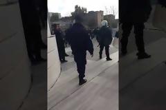 Βίντεο και λεπτομέρειες από την επίθεση αντιεξουσιαστών σε αστυνομικούς