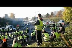 ΠΑΡΙΣΙ: ΘΑ ΦΟΡΟΛΟΓΗΣΟΥΜΕ ΤΑ ΚΑΥΣΙΜΑ, ΟΧΙ ΤΗΝ ΕΡΓΑΣΙΑ