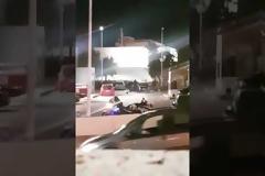 Βίντεο-ντοκουμέντο: Ληστεία σε σούπερ μάρκετ στα Βριλήσσια - Τραυματίας από τα πυρά αστυνομικών ένας ληστής