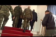 Συγκίνηση! Η συνάντηση του Π. Καμμένου με τη χήρα του πιλότου του μοιραίου Ελικοπτέρου Χιούι Δημοσθένη Γούλα