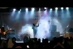 Ινδονησία: Ξεπέρασαν τους 220 οι νεκροί από το τσουνάμι