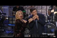 Έξαλλη η Τζένη Μπότση! Η Σάσα Σταμάτη πέταξε πιάτο πάνω της...