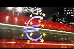 Ευρώ, 20 χρόνια μετά: Φτωχοί, υπερχρεωμένοι και άνεργοι οι Έλληνες