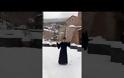 11484 - Όμορφο βίντεο από τη σημερινή χιονόπτωση στην πρωτεύουσα του Αγίου Όρους, τις Καρυές
