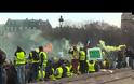 Συγκρούσεις στο Παρίσι στην 10η κινητοποίηση των Κίτρινων Γιλέκων