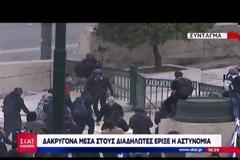 Ένταση και δακρυγόνα στο Σύνταγμα (ΦΩΤΟ+VIDEO)