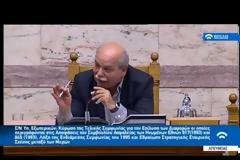 Πανδαιμόνιο στη Βουλή μετά το «όχι στην προδοσία» του Μπαρμπαρούση