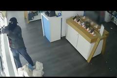 Βίντεο από τη δράση της συμμορίας με τις κλοπές στα μαγαζιά με τα κινητά τηλέφωνα