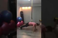 Γυμναστείτε στο σπίτι με μια … πετσέτα και χωρίς εξοπλισμό! [vid]