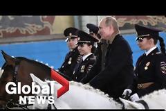 Ο Πούτιν κάνει ιππασία μαζί με γυναίκες αστυνομικούς για την Παγκόσμια Ημέρα της Γυναίκας (ΒΙΝΤΕΟ)