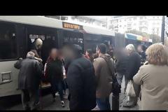 Υπό διάλυση ο κρατικός ΟΑΣΘ: Απάνθρωπες συνθήκες στα λίγα και κατεστραμμένα λεωφορεία (videos)