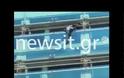 Βίντεο σοκ! Προσπάθησε να πέσει από τα γραφεία του ΕΦΚΑ
