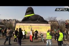 Γαλλία: Ο στρατός συνδράμει στην αντιμετώπιση των «κίτρινων γιλέκων»