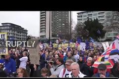 Πορεία χιλιάδων ανθρώπων στο Λονδίνο κατά του Brexit
