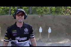 Ο αρχηγός της Team Sig μοιράζεται τα μυστικά της σωστής στάσης σώματος κατά την βολή