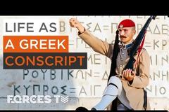 Ο Ελληνο-βρετανός από το Γιορκσάιρ που ήρθε να υπηρετήσει στην Προεδρική Φρουρά (βίντεο)