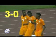 Απίστευτο. Και οι δύο ομάδες έπαιξαν με τις...ίδιες φανέλες!