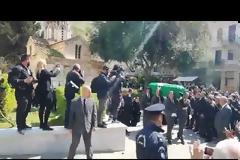 «Αντίο τυφώνα»: Συγκίνηση στη Μητρόπολη για τον Θανάση...