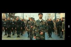 Τα Βατράχια της ΜΥΚ μετά από την εξέδρα των επισήμων στην παρέλαση! ΒΙΝΤΕΟ