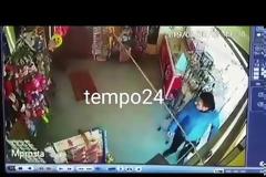 Η ώρα του σεισμού στο Γαλαξίδι - Βίντεο από κλειστό κύκλωμα