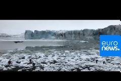 Kατάρρευση παγόβουνου προκαλεί μίνι-τσουνάμι απειλώντας δεκάδες τουρίστες (Video)