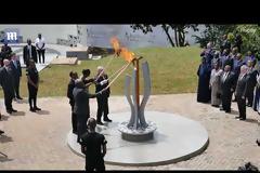 Ο Γιούνκερ βάλθηκε να κάψει ζωντανή...