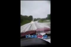 Τρίκαλα: Δρόμοι στα λευκά, από το χαλάζι -Ζημιές σε καλλιέργειες  (video)