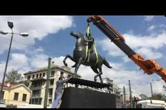 Ο έφιππος Μέγας Αλέξανδρος στην «καρδιά» της Αθήνας (pics+vid)